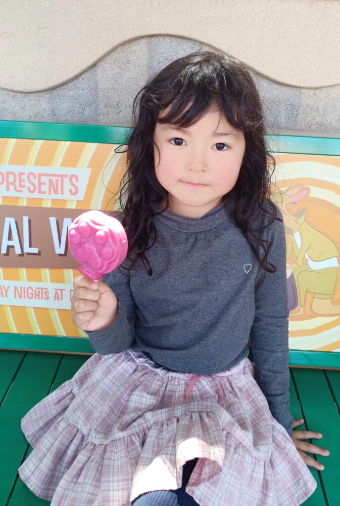 上海ディズニーランド、ズートピアの狐のアイスキャンディ